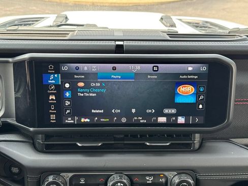 Used 2025 Jeep Wrangler Unlimited Rubicon AWD/4WD image 23