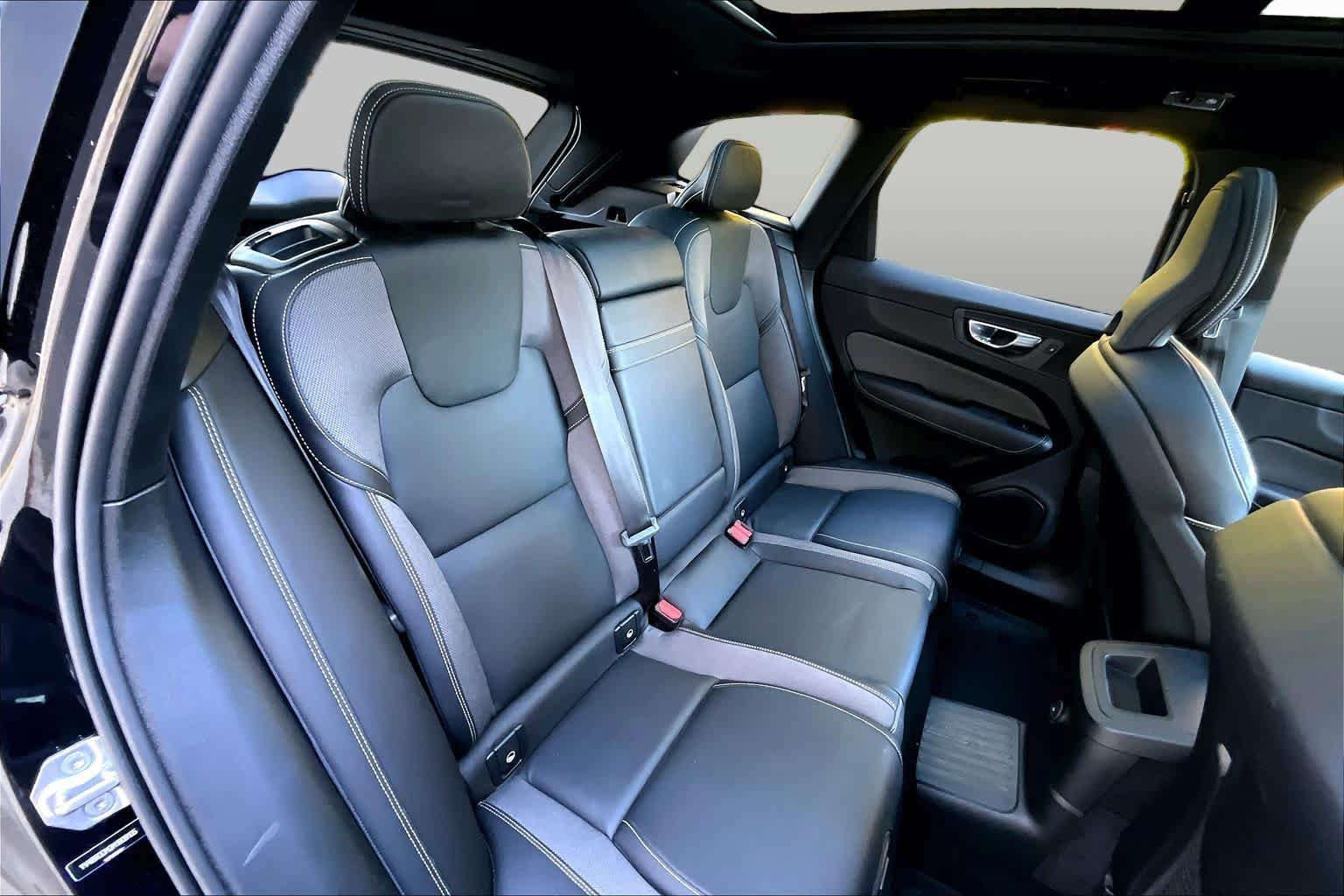 Used 2021 Volvo XC60 T8 R-Design AWD/4WD image 19