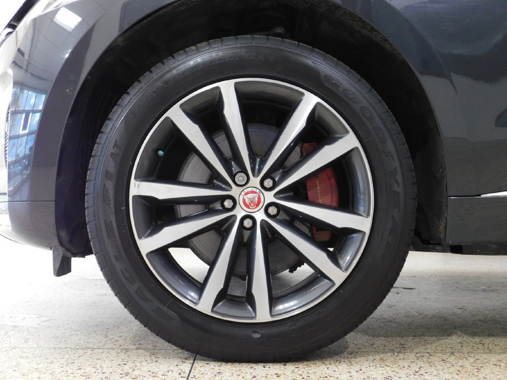 Used 2023 Jaguar F-PACE R-Dynamic S AWD/4WD image 17