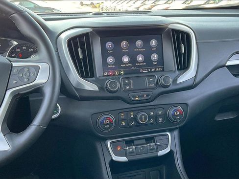 Used 2024 GMC Terrain SLT image 6