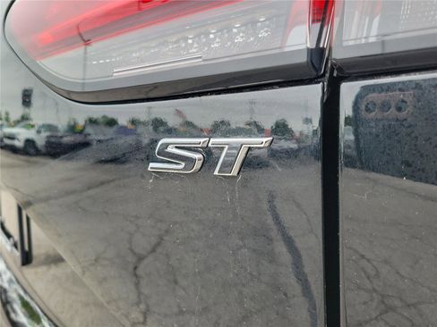 Used 2023 Buick Envision Essence w/ Sport Touring Package AWD/4WD image 7