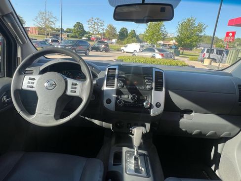 Used 2013 Nissan Frontier SV w/ SV Value Truck Pkg AWD/4WD image 11