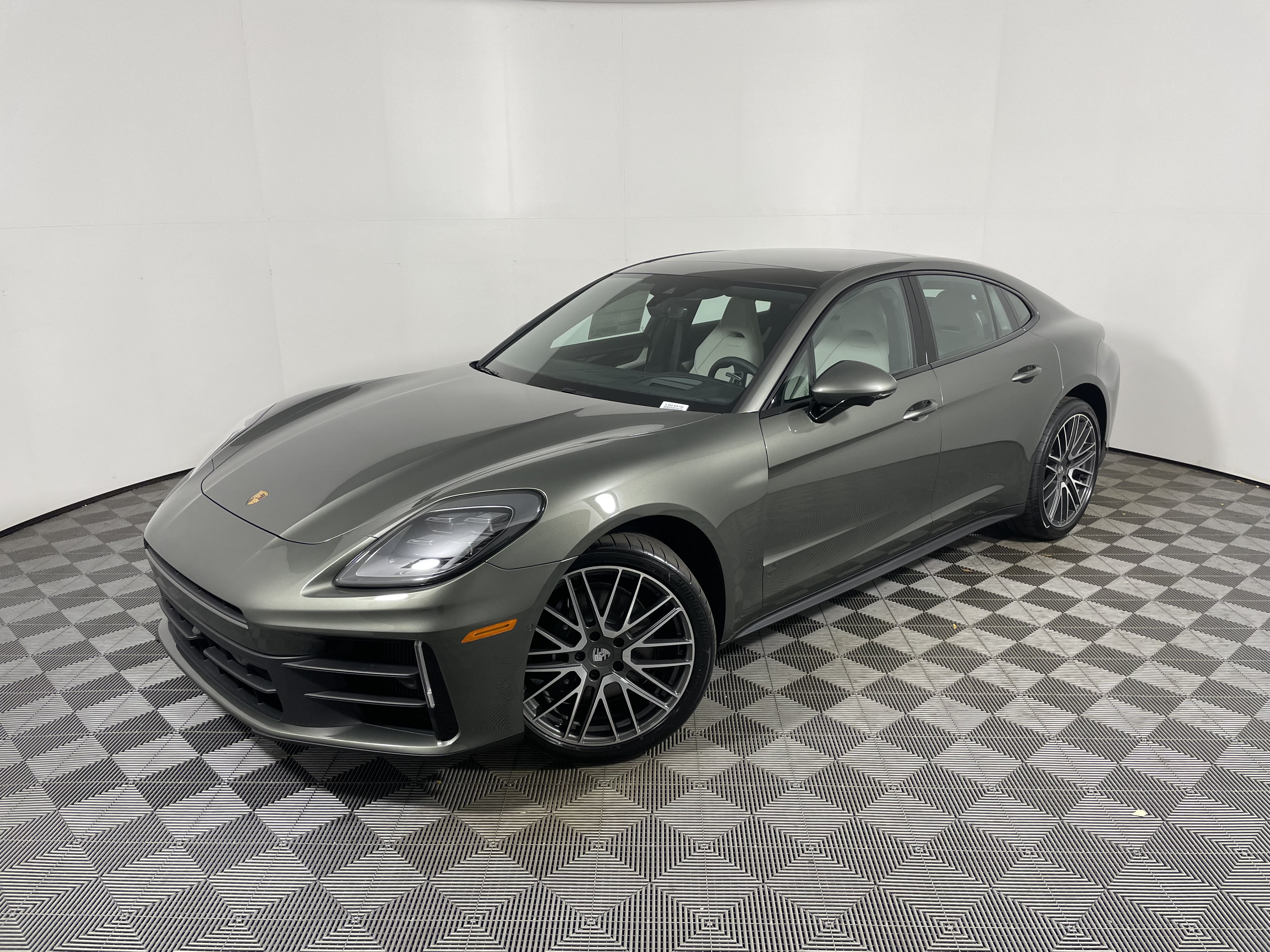 New 2026 Porsche Panamera RWD image 1