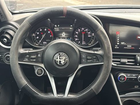 Used 2018 Alfa Romeo Giulia AWD image 21
