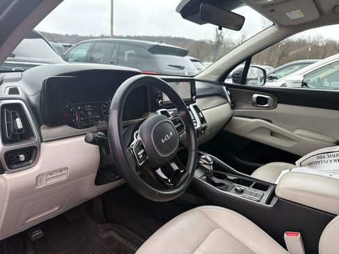 Used 2022 Kia Sorento S image 12