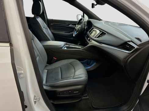 Used 2024 Buick Enclave Premium image 34