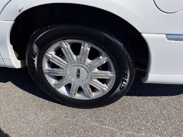 Used 2007 Lincoln Town Car Signature Limited RWD image 40