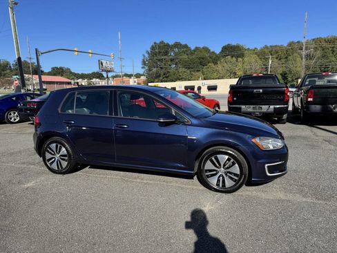 Used 2016 Volkswagen e-Golf SE image 20