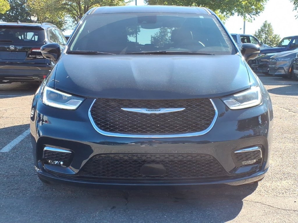 Used 2025 Chrysler Pacifica Select FWD image 8