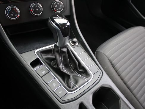 Certified 2022 Volkswagen Jetta S image 18