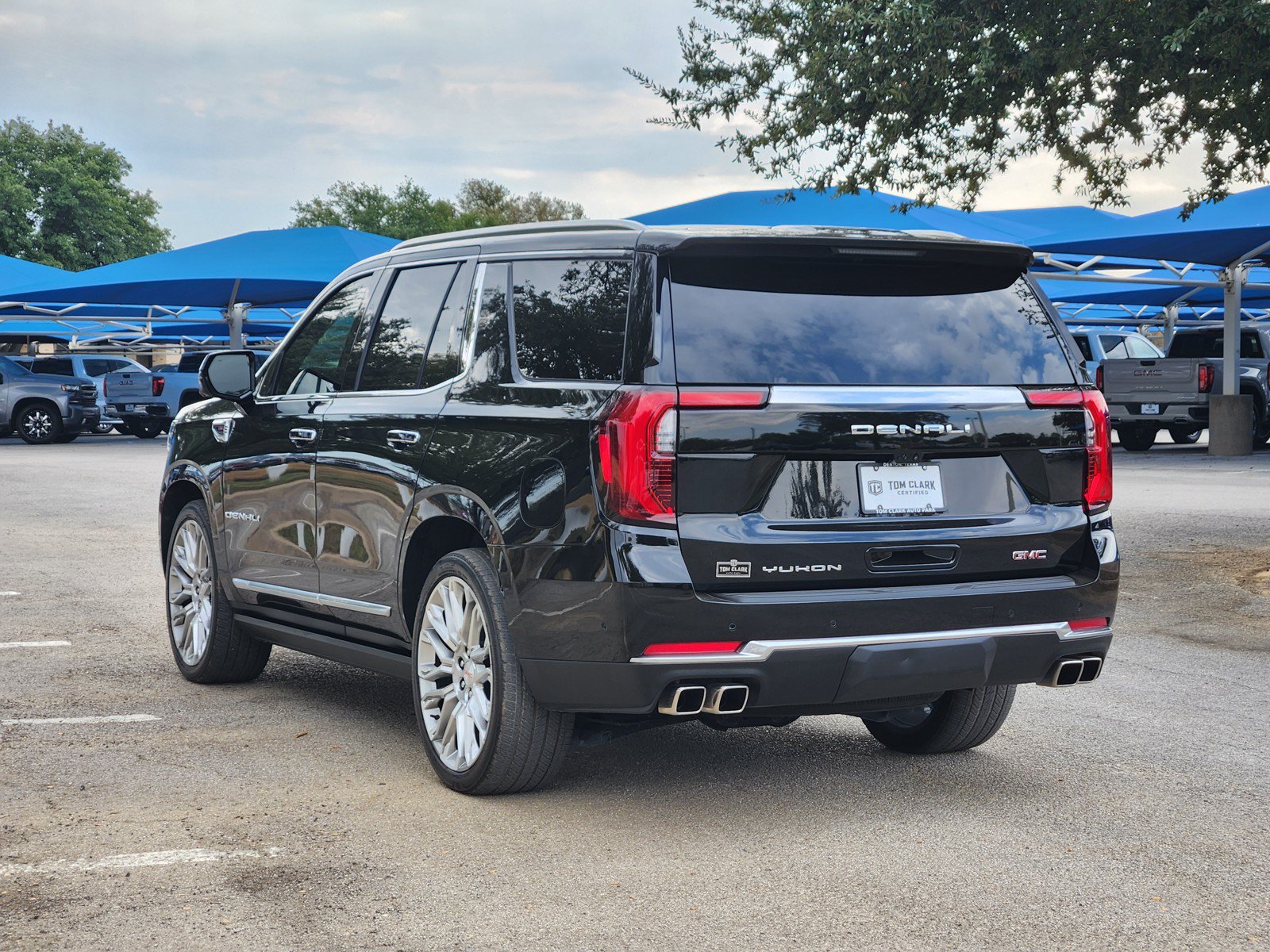 Used 2026 GMC Yukon Denali w/ Denali Reserve Package AWD/4WD image 4