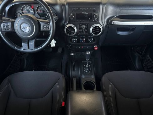 Used 2013 Jeep Wrangler Unlimited Sahara w/ Connectivity Group AWD/4WD image 14