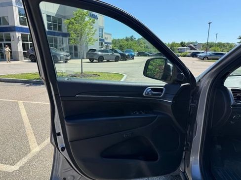 Used 2019 Jeep Grand Cherokee Limited AWD/4WD image 9