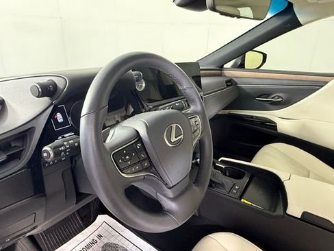 Used 2025 Lexus ES 300h w/ Premium Package image 14