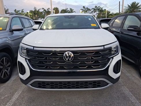 Used 2025 Volkswagen Atlas Cross Sport SE FWD image 3