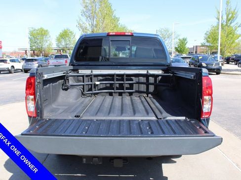Used 2015 Nissan Frontier SV w/ SV Value Truck Package AWD/4WD image 11