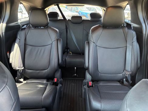 Used 2026 Toyota Sienna Limited FWD image 18