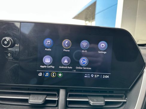 Used 2025 Chevrolet Trax RS FWD image 12