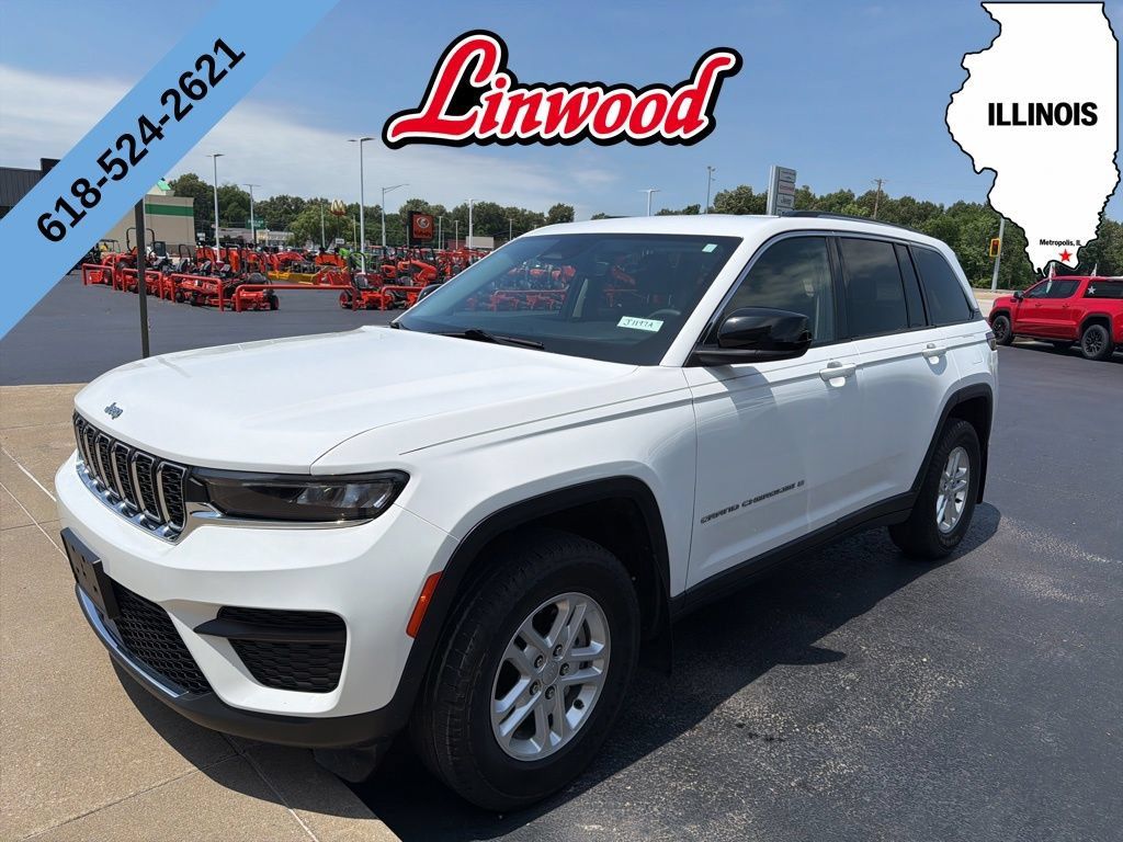Used 2023 Jeep Grand Cherokee Laredo w/ Luxury Tech Group I AWD/4WD image 1