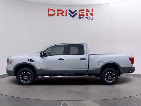 Used 2018 Nissan Titan PRO-4X w/ Pro-4x Convenience Package image 3