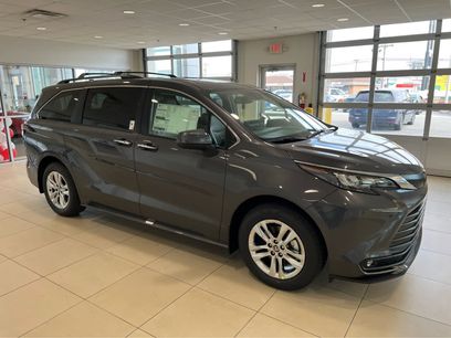 New 2025 Toyota Sienna XLE w/ XLE Plus Package
