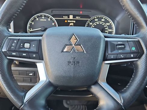 Used 2024 Mitsubishi Outlander SE image 25
