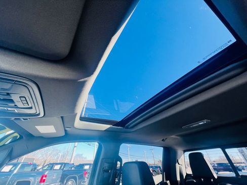 Used 2025 GMC Sierra 1500 SLT w/ SLT Premium Plus Package image 33