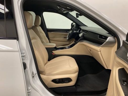 Used 2024 Jeep Grand Cherokee Limited w/ MOPAR Finishing Package image 23