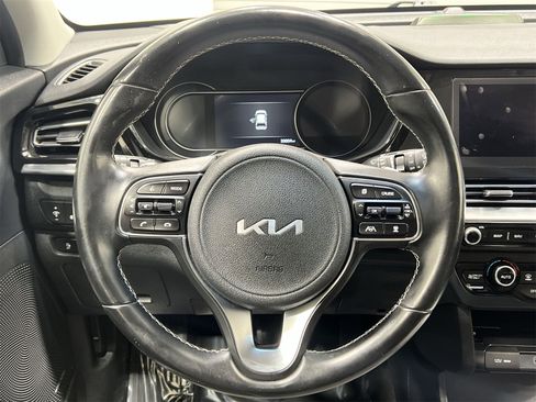 Used 2022 Kia Niro EX image 14