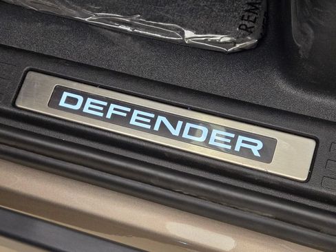 Used 2025 Land Rover Defender 110 AWD/4WD image 36