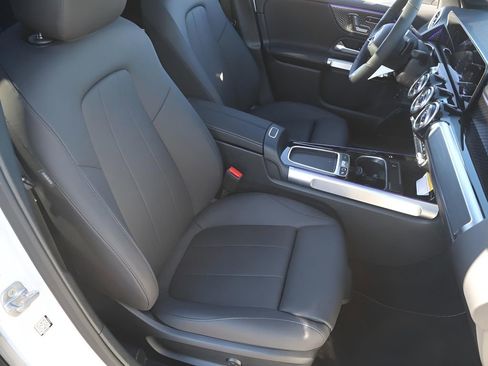 New 2026 Mercedes-Benz GLB 250 4MATIC image 15