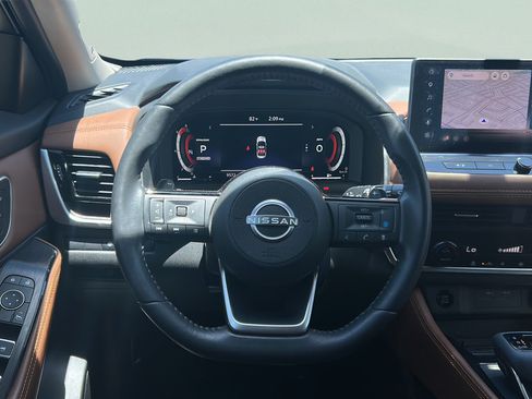 Used 2024 Nissan Rogue Platinum FWD image 18