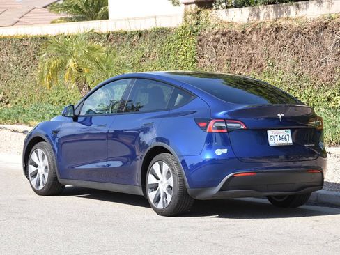 Used 2021 Tesla Model Y Long Range AWD/4WD image 38