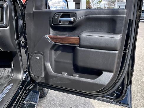 Used 2020 GMC Sierra 1500 SLT RWD image 22