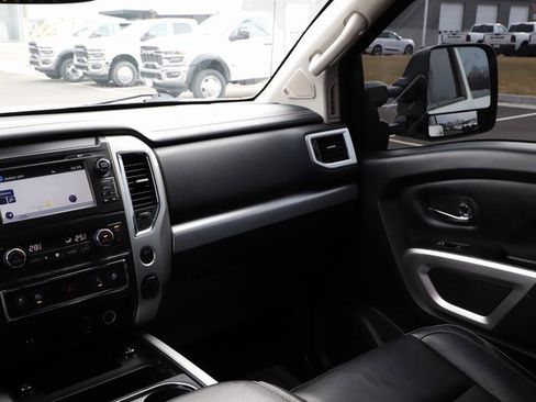 Used 2018 Nissan Titan PRO-4X image 30