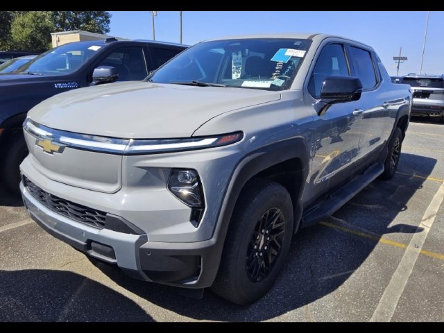 Used 2025 Chevrolet Silverado EV LT AWD/4WD image 1