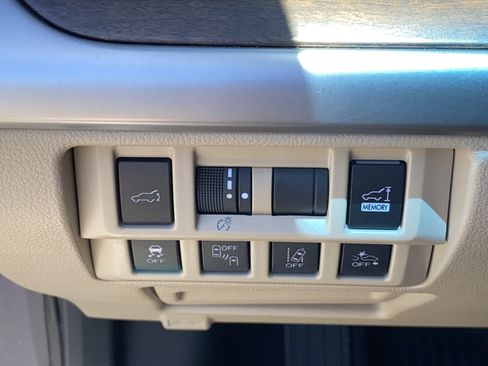 Used 2018 Subaru Outback 2.5i Limited AWD/4WD image 11