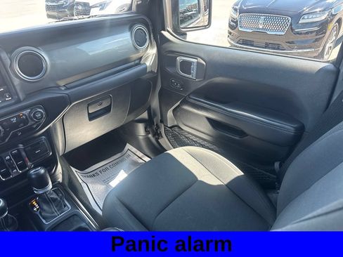 Used 2018 Jeep Wrangler Unlimited Sahara AWD/4WD image 12