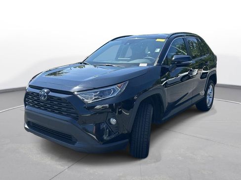 Used 2021 Toyota RAV4 XLE AWD/4WD image 2