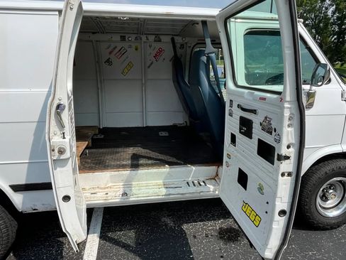 Used 1994 Chevrolet G20 RWD image 9
