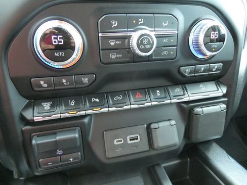 Certified 2020 GMC Sierra 2500 SLT w/ Technology Package AWD/4WD image 29