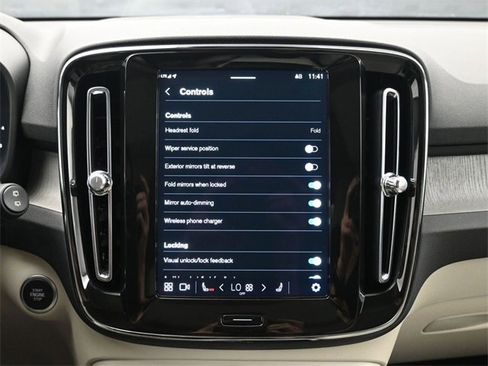 Used 2024 Volvo XC40 B5 Ultimate w/ Protection Package Premier image 16