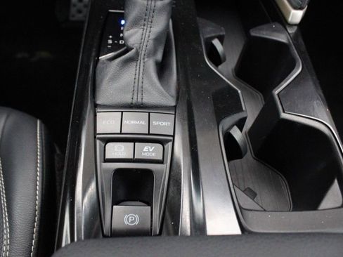 Used 2025 Toyota Camry SE image 40