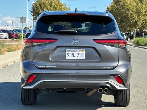 Used 2023 Toyota Highlander XSE image 5