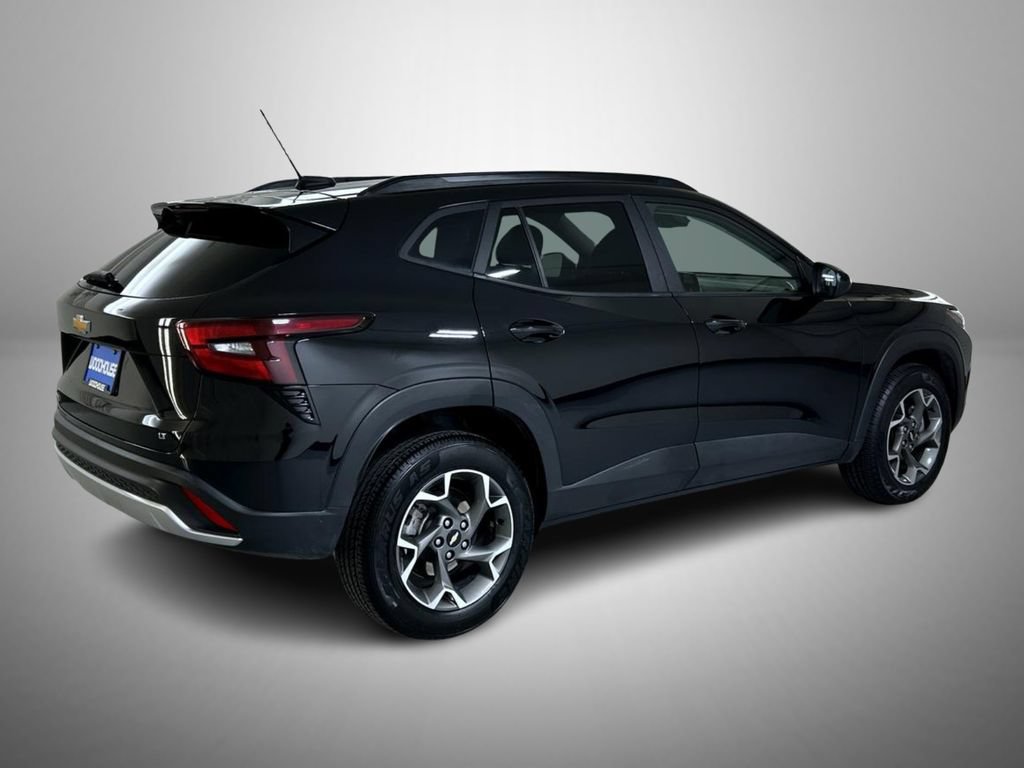 Used 2025 Chevrolet Trax LT FWD image 5