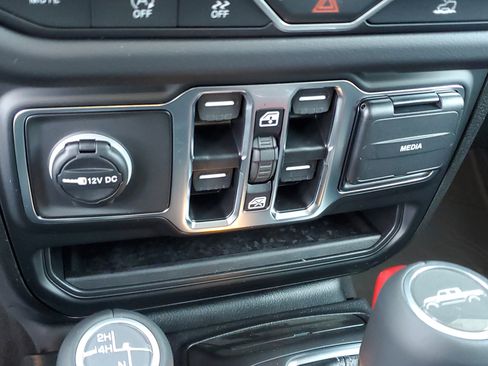 New 2025 Jeep Gladiator Sport image 28