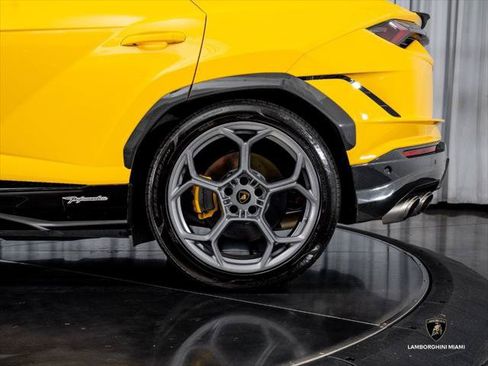 Used 2024 Lamborghini Urus Performante AWD/4WD image 13