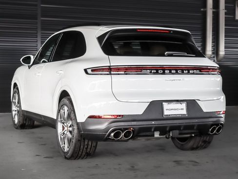 New 2026 Porsche Cayenne S image 3