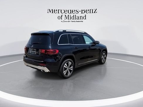New 2025 Mercedes-Benz GLB 250 image 8