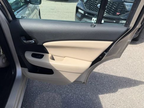 Used 2013 Chrysler 200 Limited FWD image 17